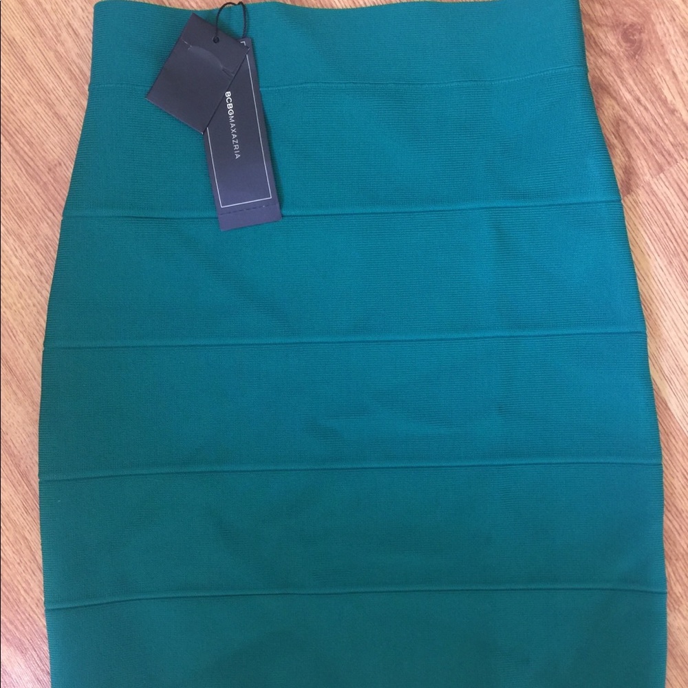 New BCBG fitted mini skirt